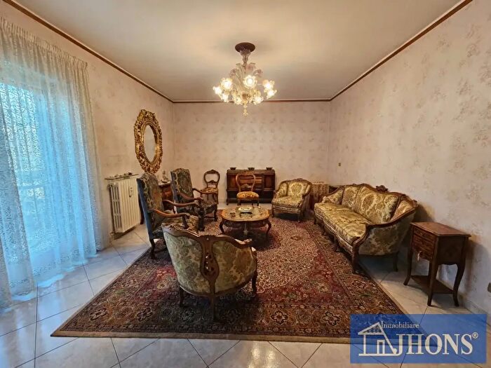 Appartamento quadrilocale in vendita in Via Roma, Enna