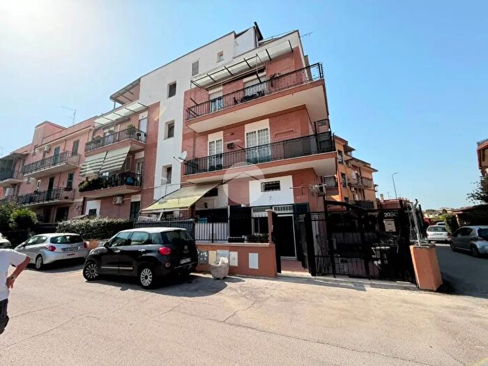Appartamento bilocale in vendita in Via Francesco Salimbene, Roma