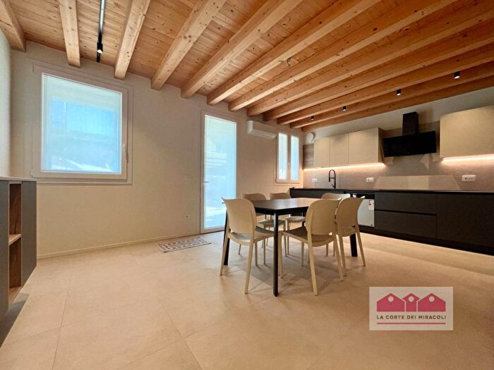 Casa con 6 locali in affitto in Corso Padova, Stadio Borgo Casale, Vicenza