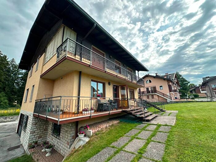 Appartamento trilocale in affitto in Viale Giacomo Matteotti, Centro, Asiago