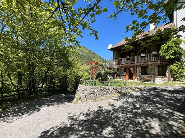 Casa trilocale in vendita in Via Val, Lamon