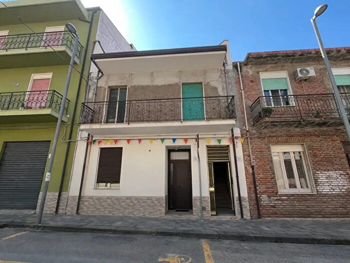 Appartamento con 5 locali in vendita in Via dei Vespri, Barcellona Pozzo Di Gotto