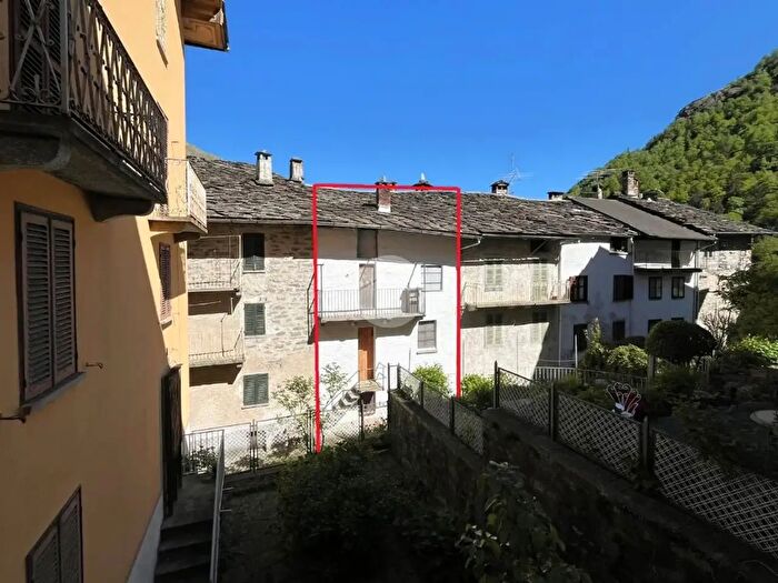 Casa con 6 locali in vendita in Via Ernesto Rosazza, Rosazza