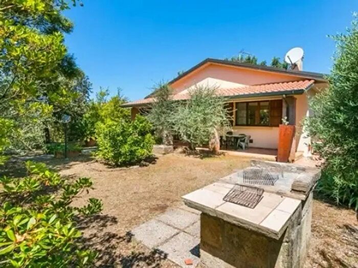 Casa con 6 locali in vendita in Via Pasubio, Cecina