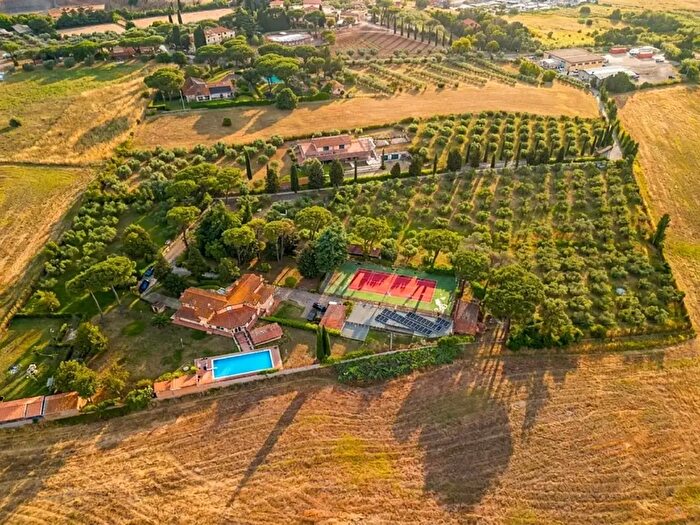 Casa con 15 locali in vendita in Via di Fioranello, Roma