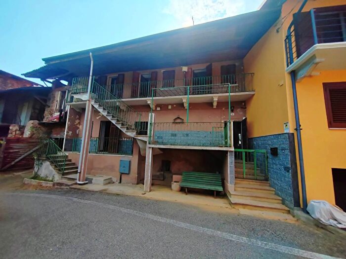 Casa con 5 locali in vendita in Via Camino Roasio, Roasio