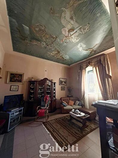 Appartamento con 6 locali in vendita in Campi Bisenzio