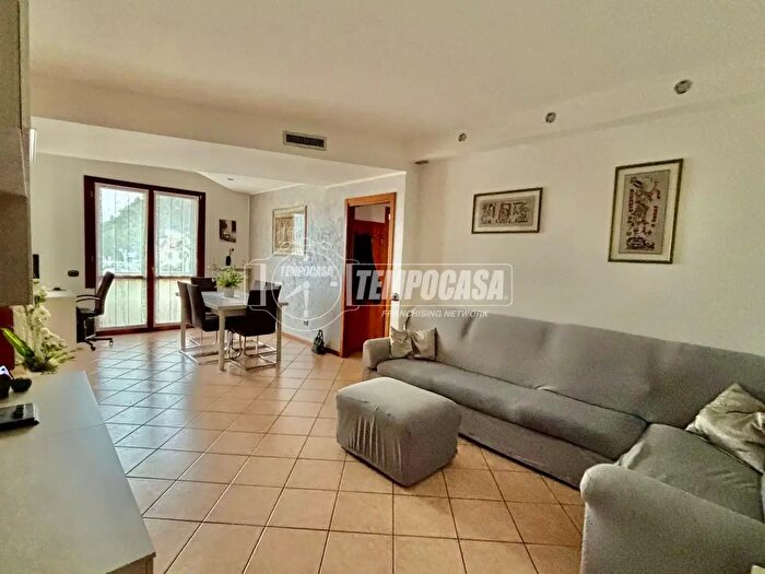 Appartamento trilocale in vendita in Lecco