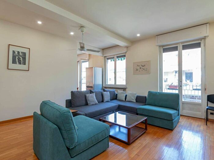 Appartamento trilocale in affitto in Via Giovanni Battista Niccolini, Paolo Sarpi, Milano