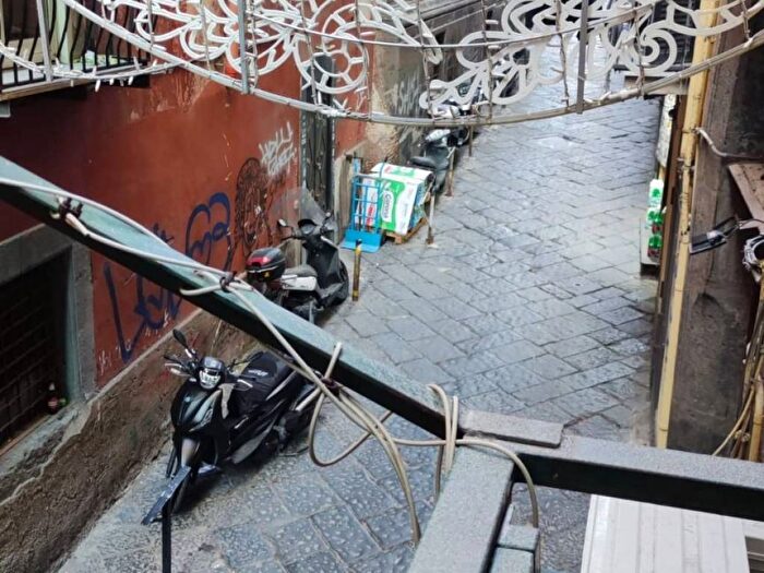 Appartamento monolocale in affitto in Via Atri, Centro Storico, Napoli