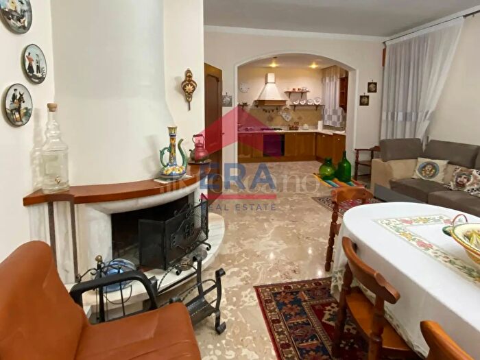 Appartamento con 5 locali in vendita in Via Assieni, Custonaci