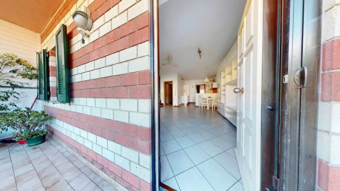 Casa con 6 locali in vendita in Viareggio