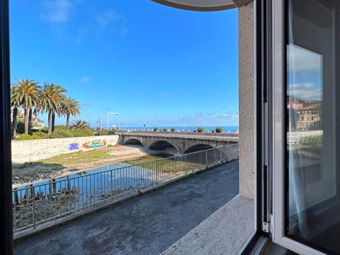 Appartamento quadrilocale in affitto in Corso Europa, Centro, Finale Ligure