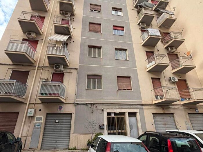 Appartamento con 6 locali in affitto in Via Ruggero Settimo, Centro, Caltanissetta
