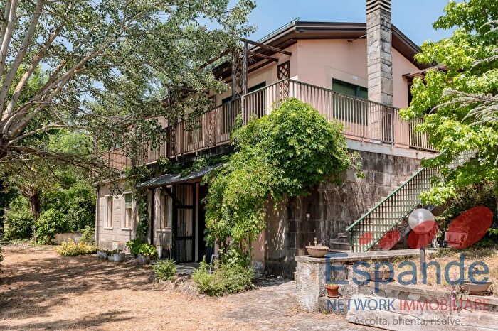 Casa con 12 locali in vendita in Quercia Alta I, Grizzana Morandi