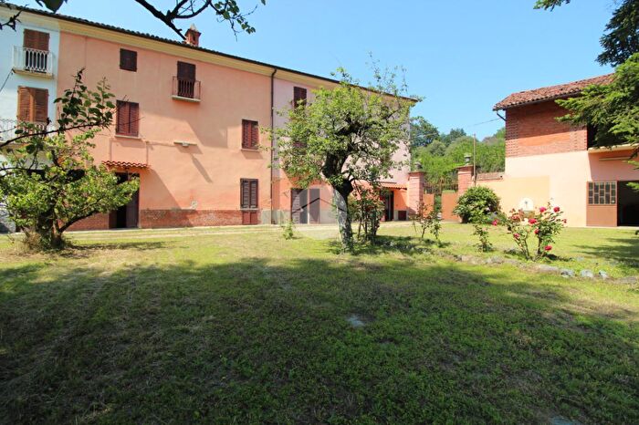 Casa quadrilocale in vendita in Via Roma, Baldissero DAlba