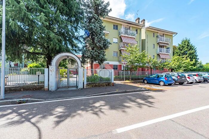 Appartamento trilocale in vendita in Via della Liberazione, Pero