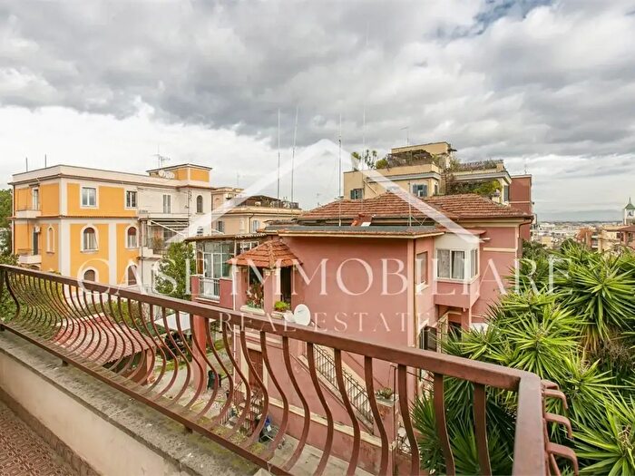 Appartamento con 5 locali in affitto in Roma