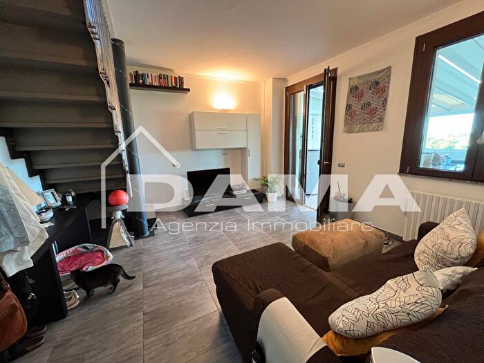 Appartamento con 8 locali in vendita in Via Martorella, Forli