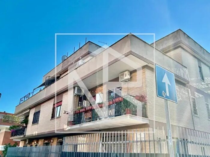 Appartamento quadrilocale in vendita in Via Foglianise, Roma
