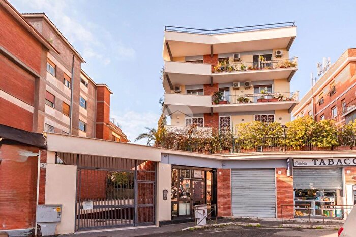 Appartamento bilocale in vendita in Piazza Carnaro, Roma