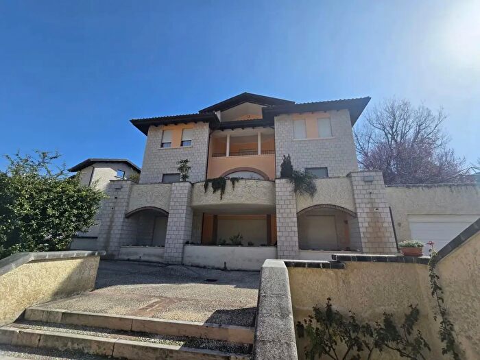 Casa con 8 locali in vendita in Via dei Manieri, LAquila