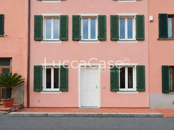 Casa con 5 locali in vendita in Porcari