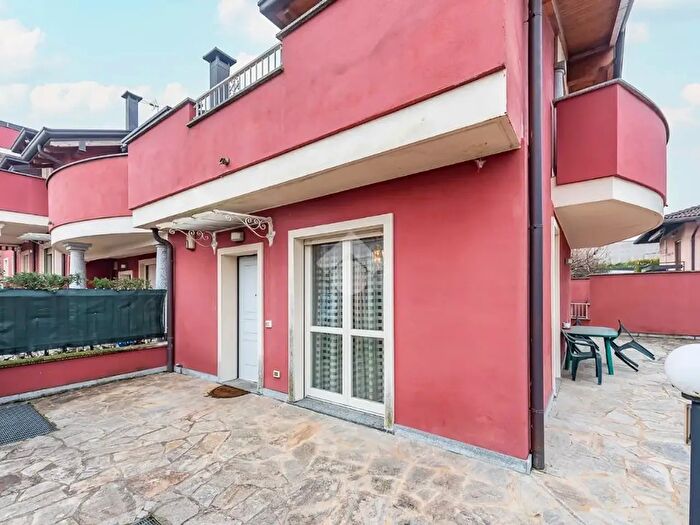 Casa con 5 locali in vendita in Via Carroccio, Rescaldina