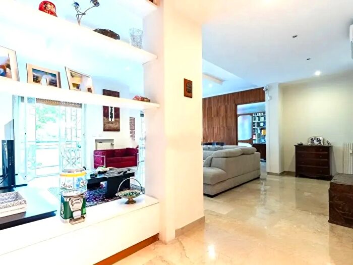 Appartamento con 5 locali in vendita in Via Australia, Roma