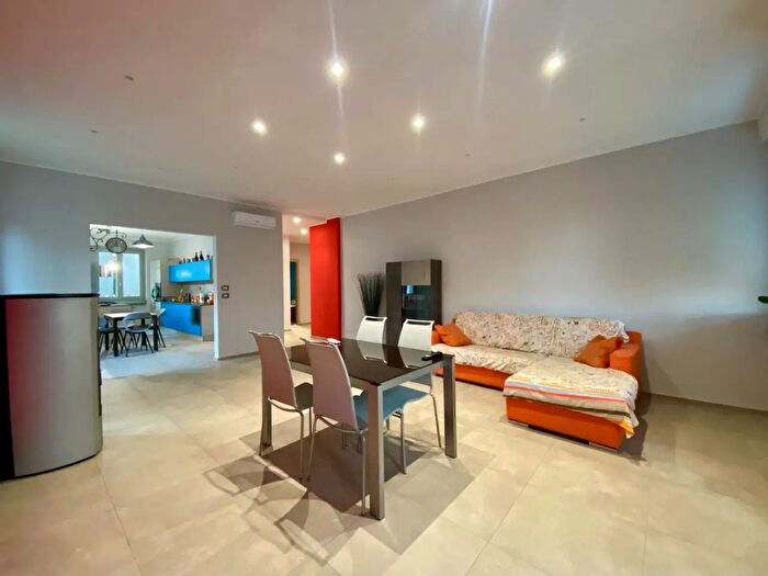 Appartamento con 6 locali in vendita in Strada Privata, Carru