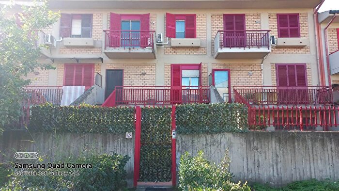 Casa con 6 locali in vendita in Via dellEucalipto, Catania