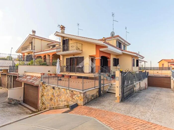 Casa con 5 locali in vendita in Via Tivoli, Guidonia Montecelio