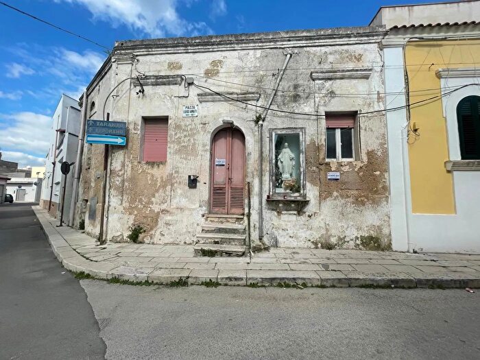 Casa quadrilocale in vendita in Piazza Luigi Amati, Pulsano