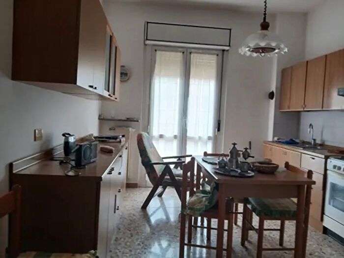 Appartamento trilocale in vendita in Viale Dante Alighieri, Piacenza