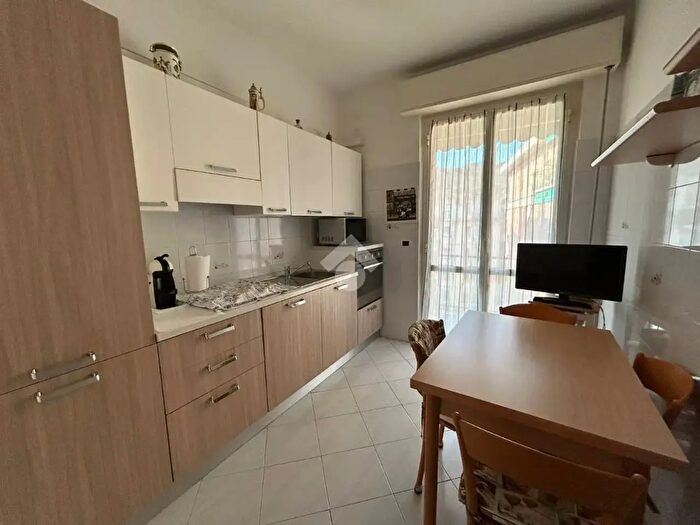 Appartamento trilocale in vendita in Via Luigi Arpinati, Rapallo