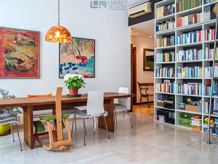 Appartamento quadrilocale in affitto in Via San Senatore, Missori, Milano