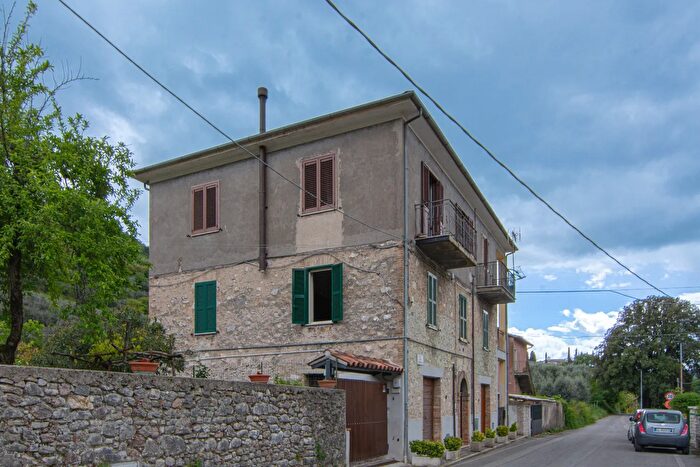 Appartamento quadrilocale in vendita in Via dei Cappuccini, Ferentillo