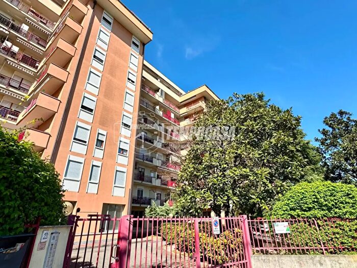 Appartamento trilocale in vendita in Via Giovanni Pascoli, Cologno Monzese