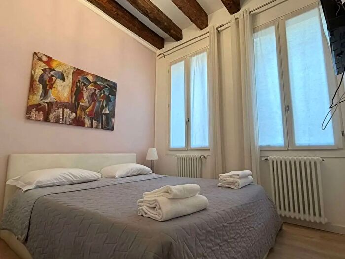 Appartamento trilocale in vendita in Calle dei Botteri, Venezia