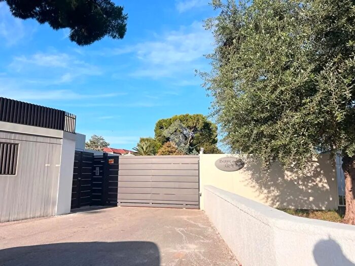 Casa con 7 locali in vendita in Via G Petroni, Bari
