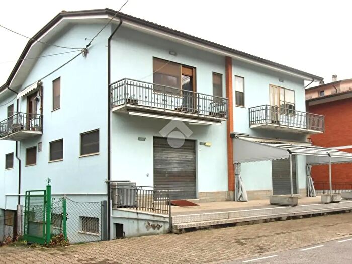 Casa con 6 locali in vendita in Viale Martiri Partigiani, Civitella Di Romagna