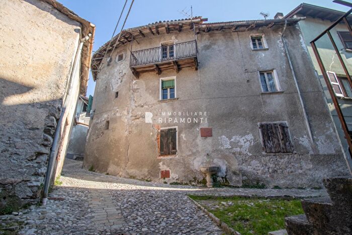 Casa con 7 locali in vendita in Via Achille Grandi, Abbadia Lariana
