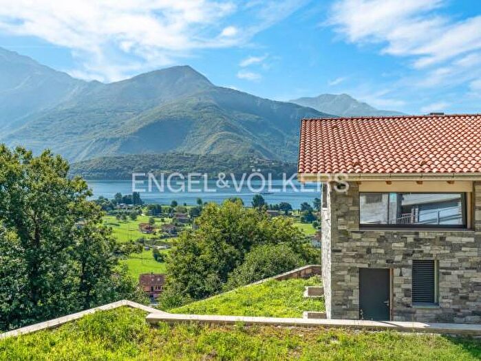 Casa con 6 locali in vendita in Via Martesana, Gravedona ed Uniti