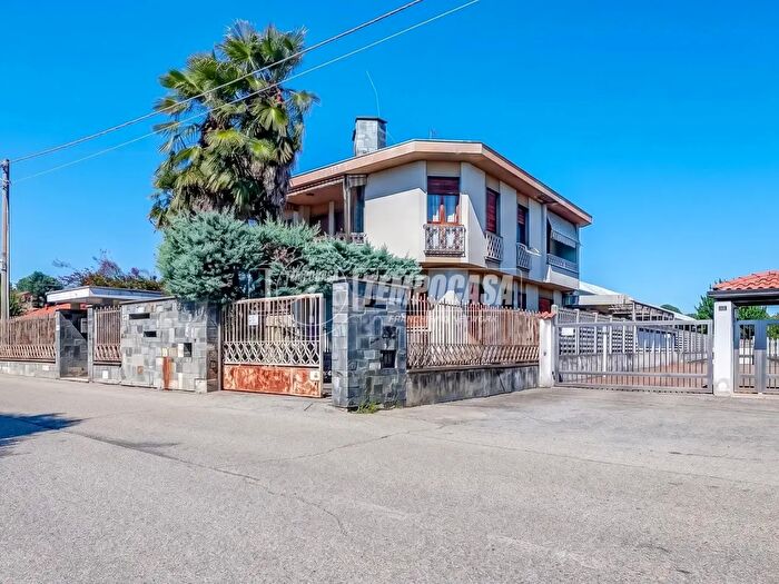 Casa con 6 locali in vendita in Somma Lombardo