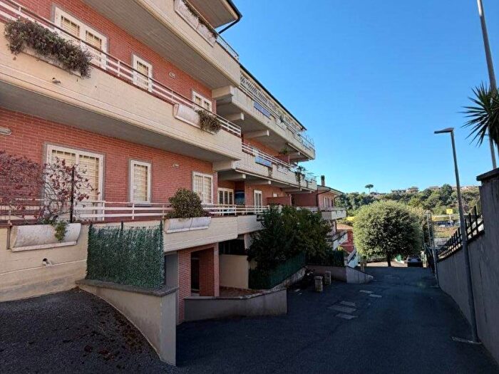 Appartamento bilocale in affitto in Via Piadena, Prima Porta, Roma
