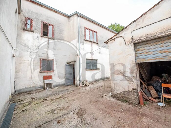 Casa con 13 locali in vendita in Via Limanti, Paterno