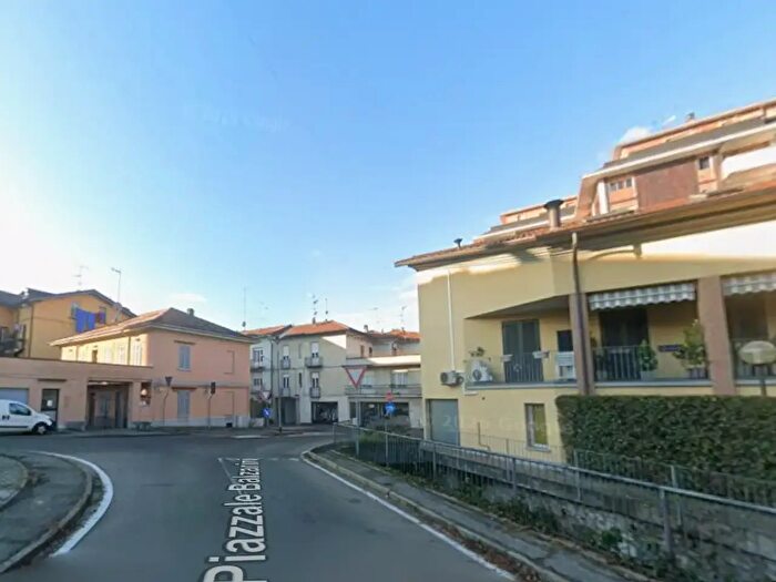 Appartamento bilocale in affitto in Piazzale Balzarini, Sesto Calende