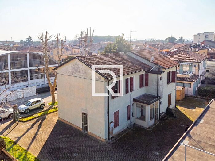 Casa con 8 locali in vendita in Oberdan, San Mauro Pascoli