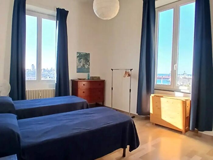 Appartamento trilocale in affitto in Via Avezzana, Genova