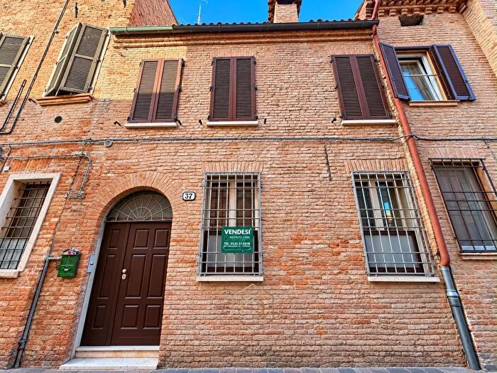 Casa con 6 locali in vendita in Via Coperta, Ferrara